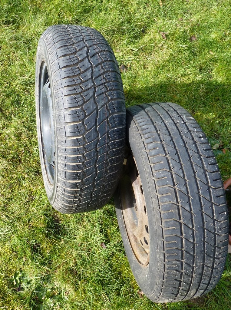 Roue 4 trous Pneu Continental + Roue Gratuite, Autos : Pièces & Accessoires, Pneus & Jantes, Pneus et Jantes, Pneus été, 14 pouces