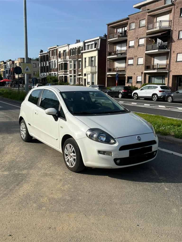 Fiat Punto 1.2 benzine 2012, Autos, Fiat, Particulier, Punto, Airbags, Air conditionné, Bluetooth, Verrouillage central, Vitres électriques