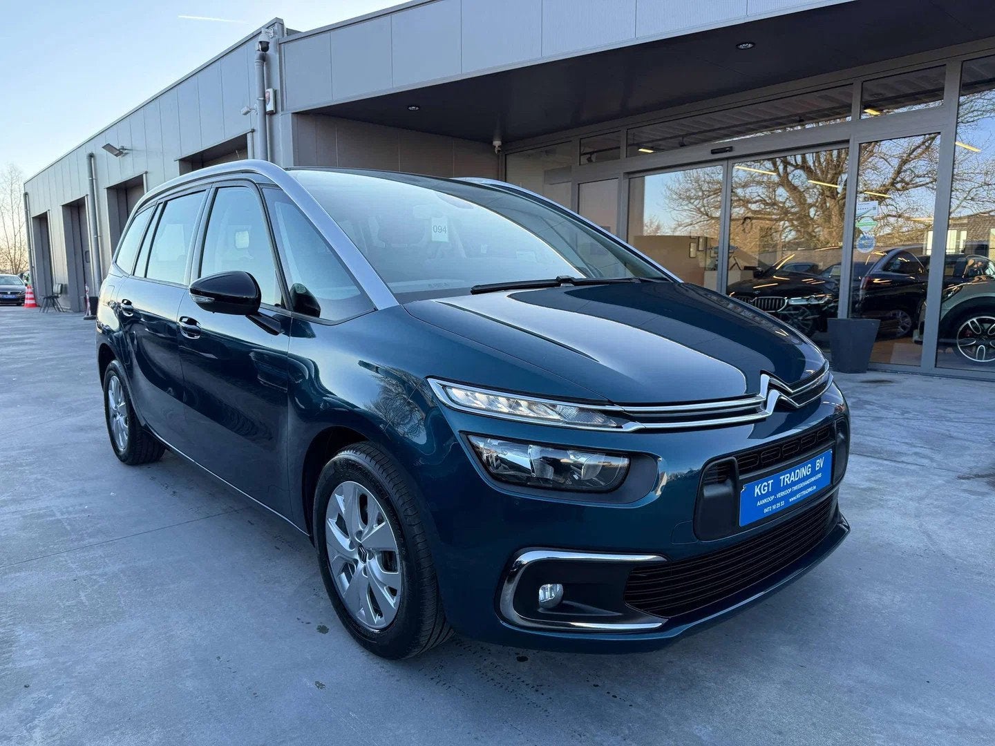 Citroën C4 Spacetourer Grand 1.2i 130PK 7 ZETELS CAMERA NAV, Auto's, 1479 kg, Stof, Gebruikt, Blauw