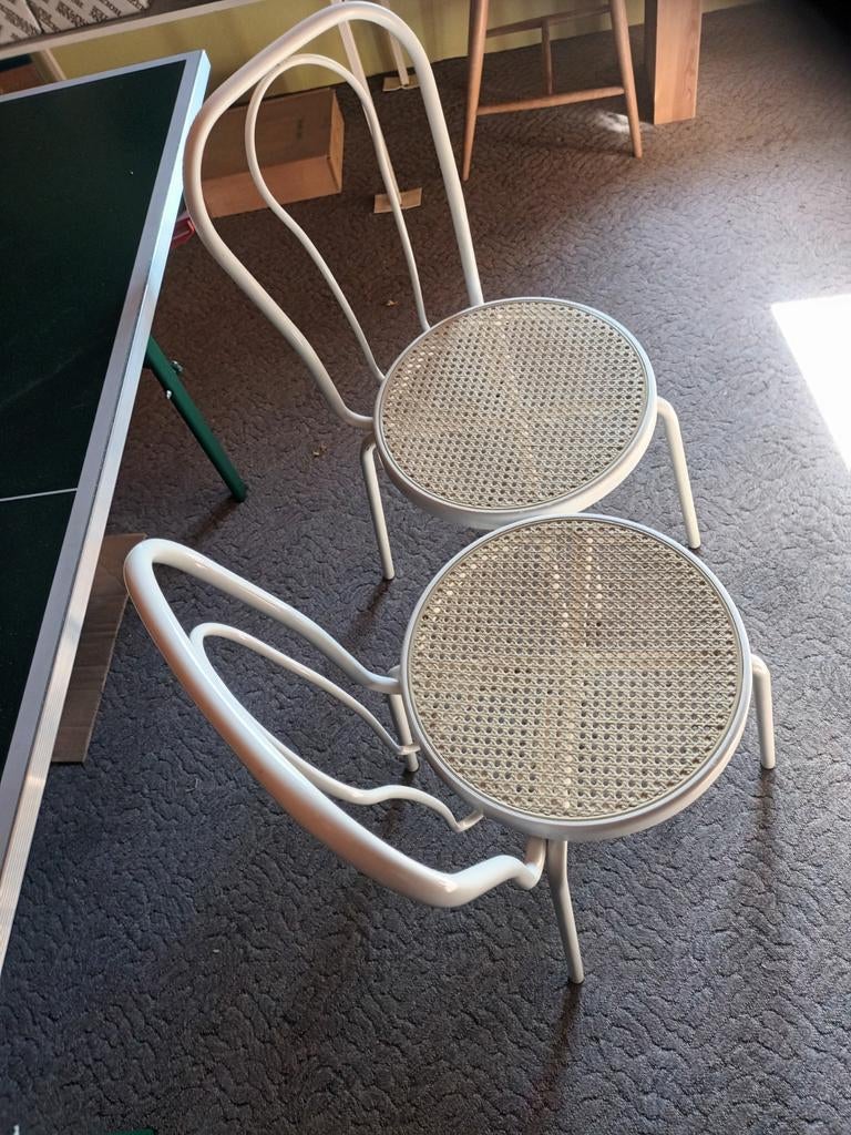 Thonet stoelen, Ophalen