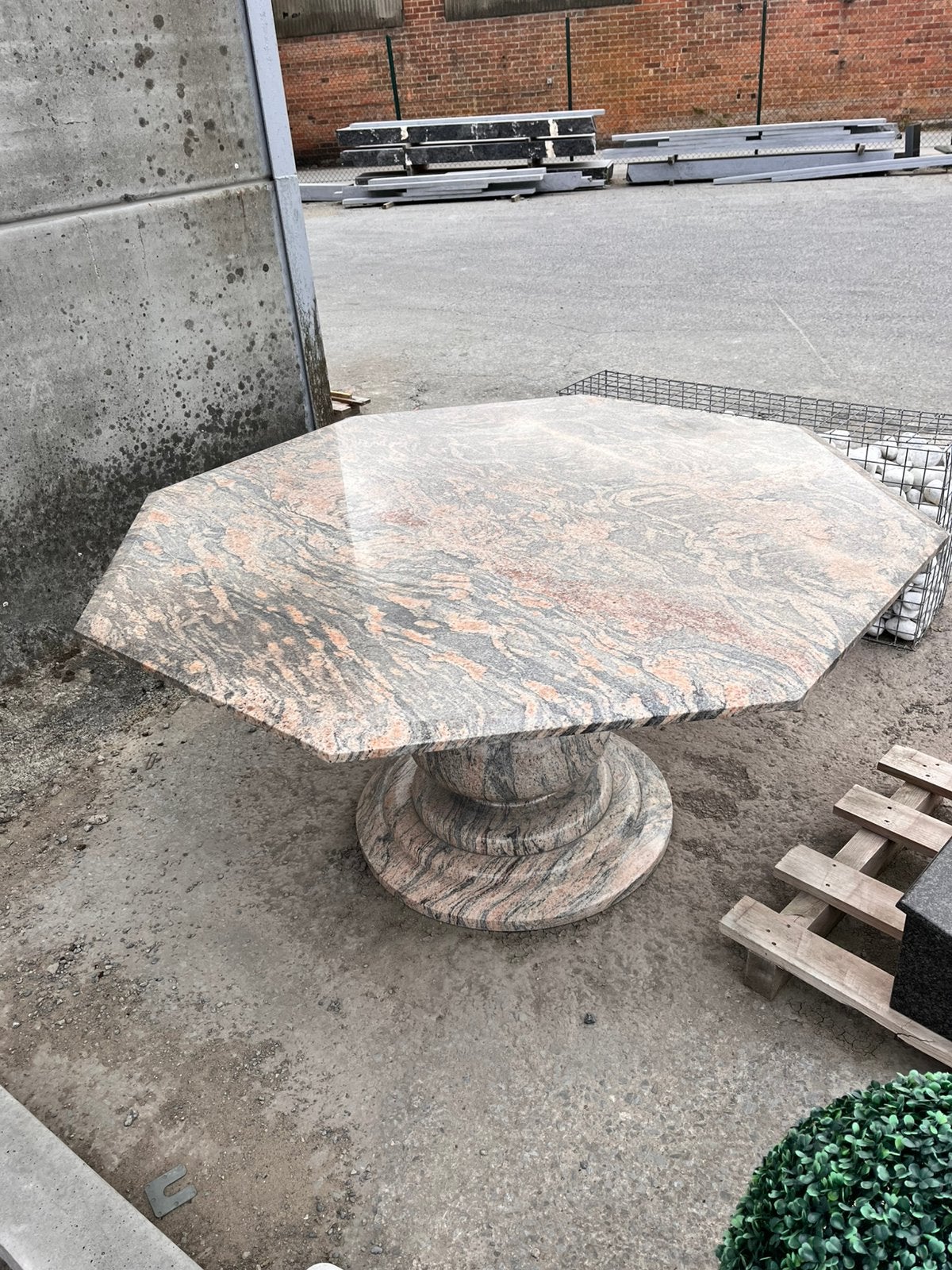 Granieten tafel met massieve voet, Ophalen, Zo goed als nieuw, Rond, Overige materialen