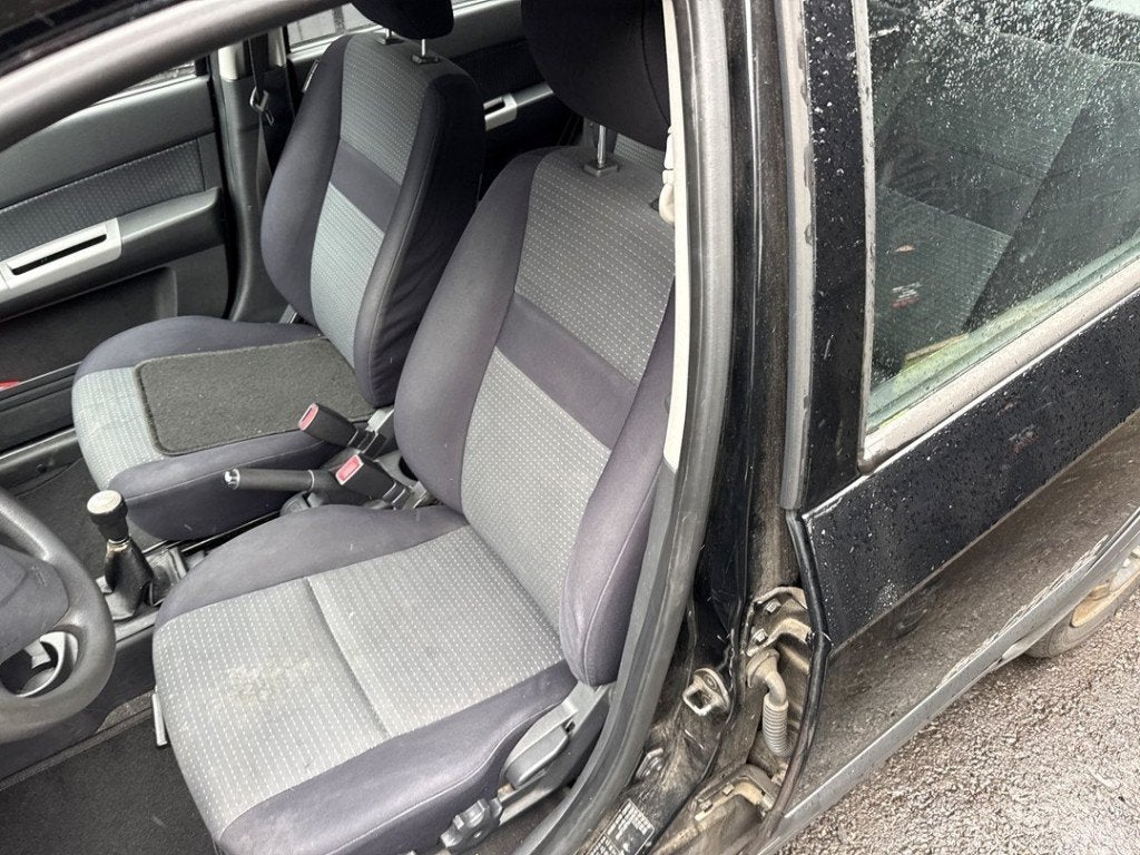 STOEL LINKS VOOR Hyundai Getz (01-2002/12-2010), Hyundai Motor Deutschland GmbH, Gebruikt, Kaiserleipromenade 5
63067  Offenbach am Main, DE