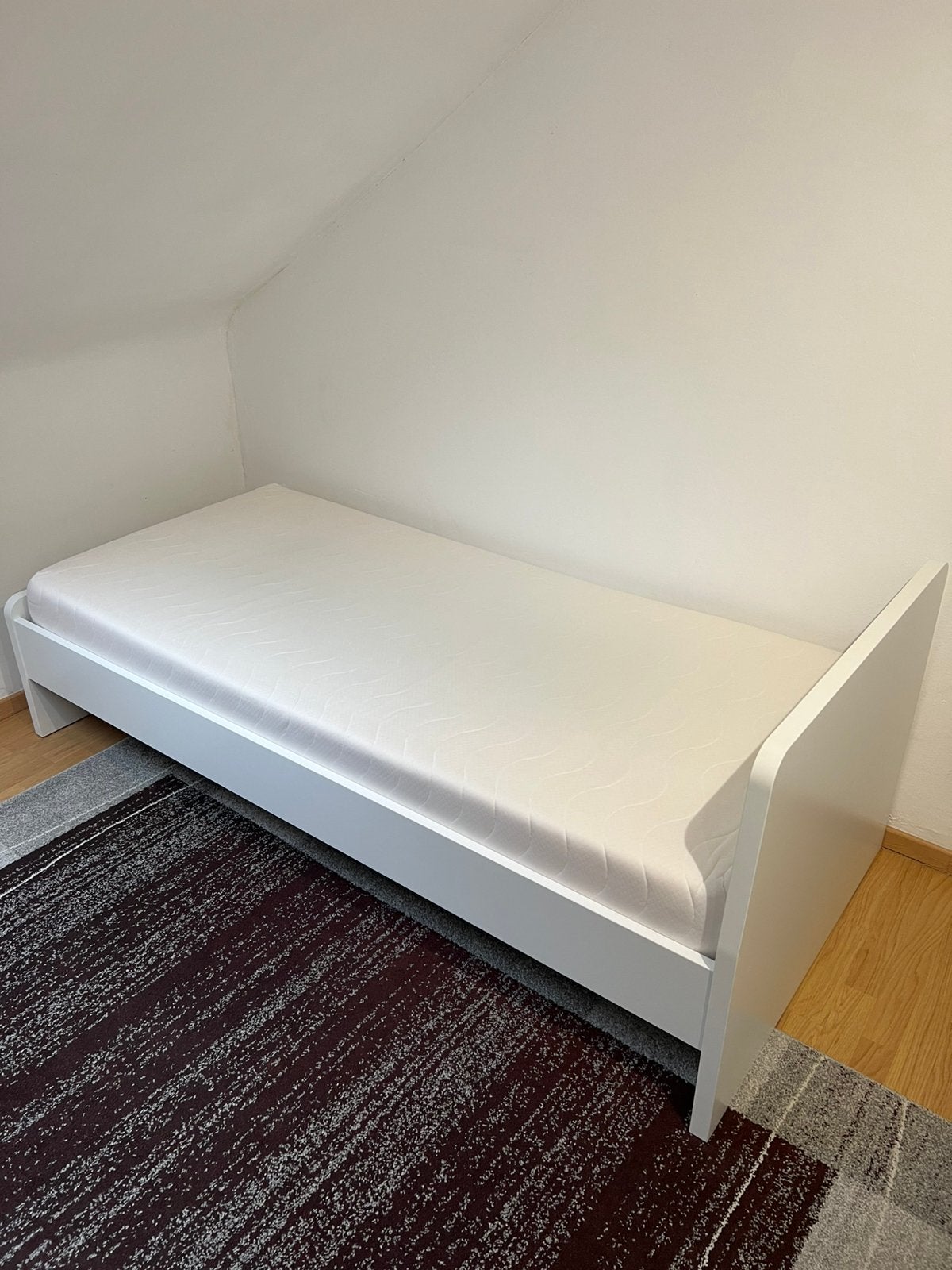 Lit 90/200, Electroménager, Solarium, Banc solaire & Bronzage facial, Enlèvement, Comme neuf