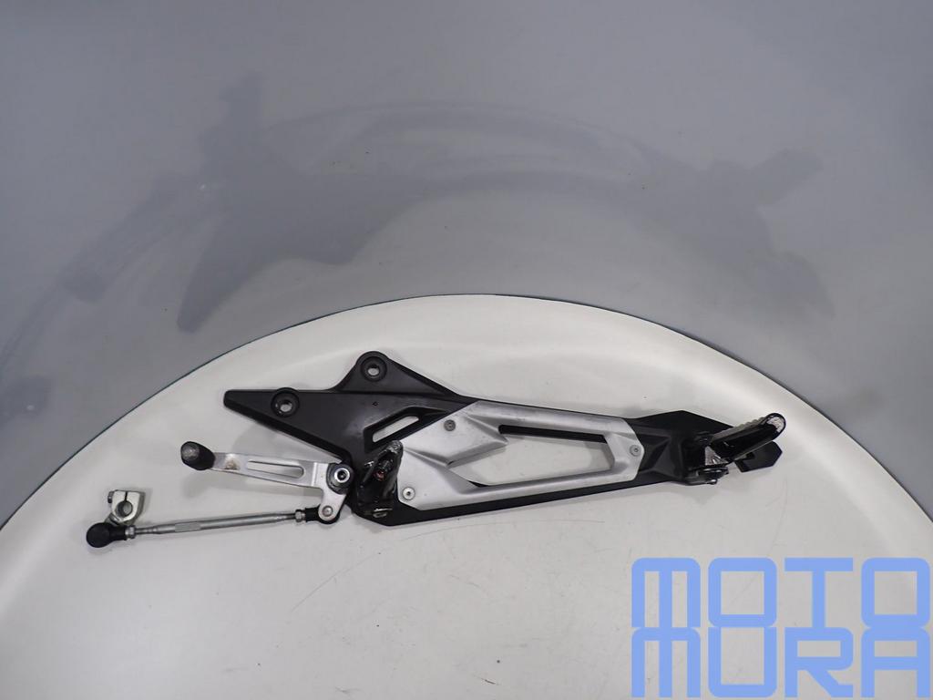 Voetsteun links voor de Kawasaki Z800 2012 - 2016 Z 800 link, Motoren, Gebruikt, -, -, Ophalen of Verzenden