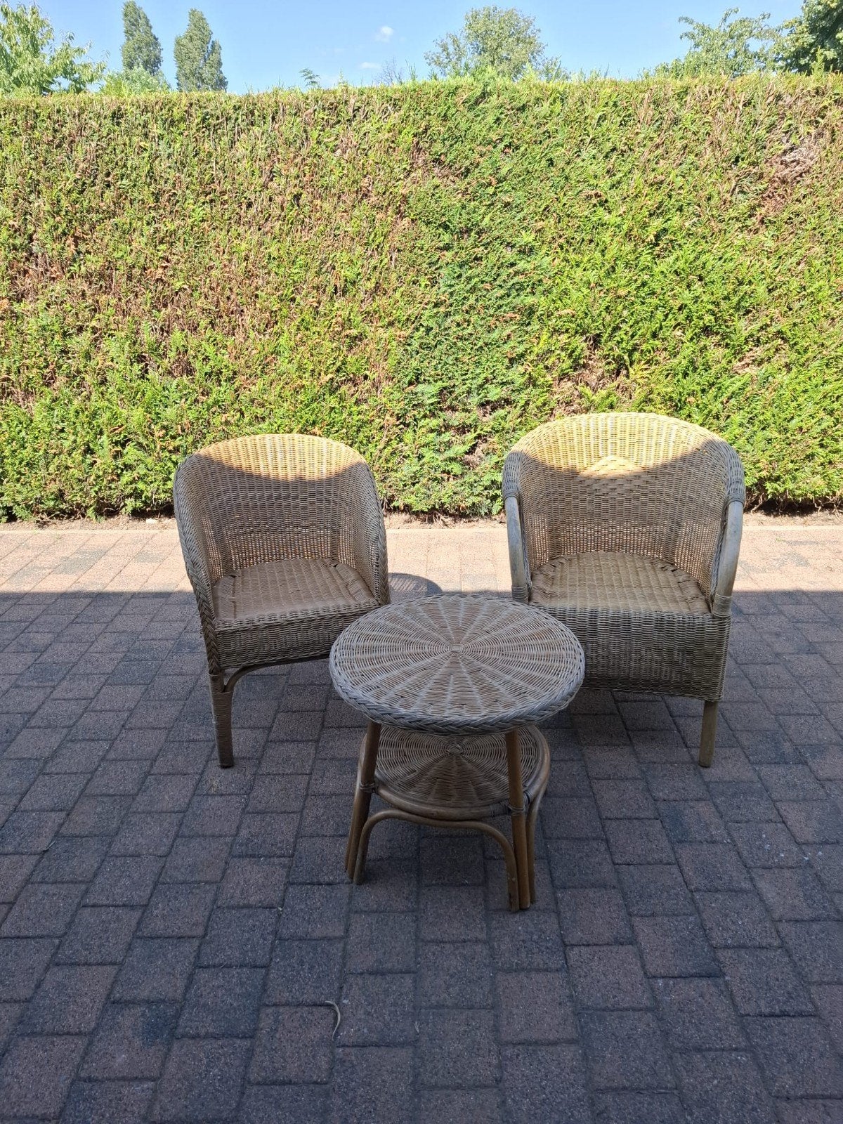 Rieten tafeltje met stoelen, Ophalen