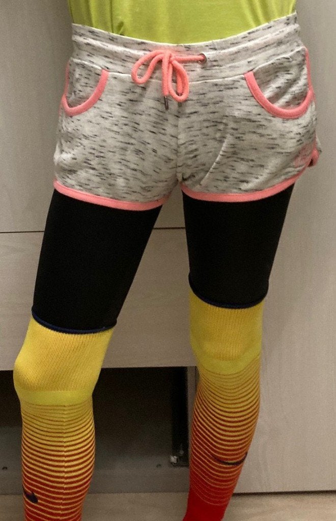 Lichtgrijze fitnessshort met fluoroze accenten medium, Kleding | Dames, Maat 38/40 (M), Grijs, Live Wild by Cool Cat, Ophalen of Verzenden