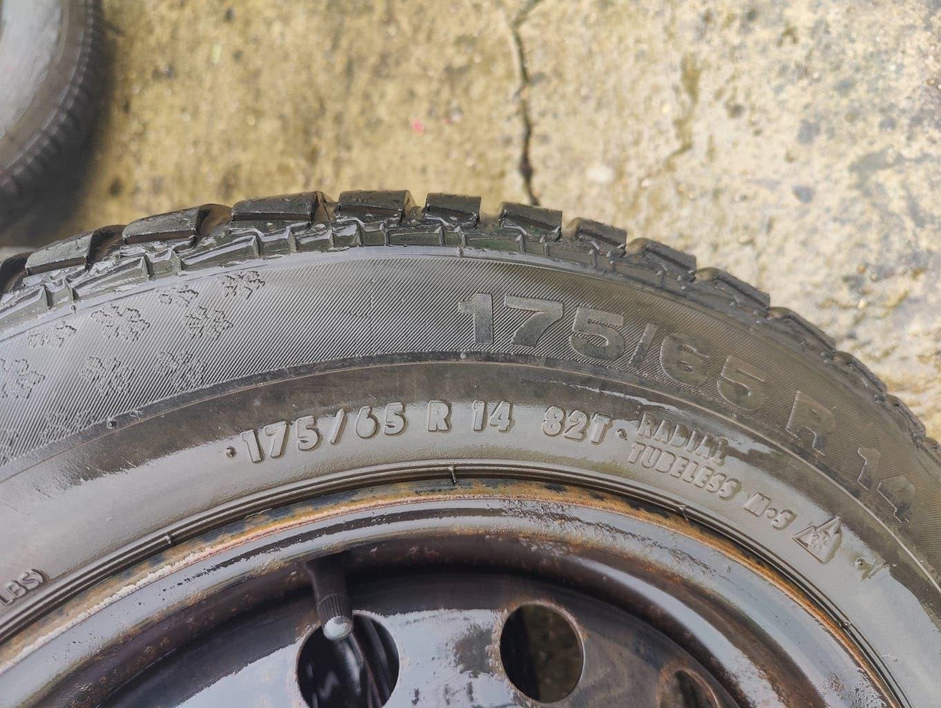 Jantes tôles + pneus hiver - 175/65R14 - Peugeot 206+, Autos : Pièces & Accessoires, 14 pouces, Pneus hiver, 175 mm, Véhicule de tourisme