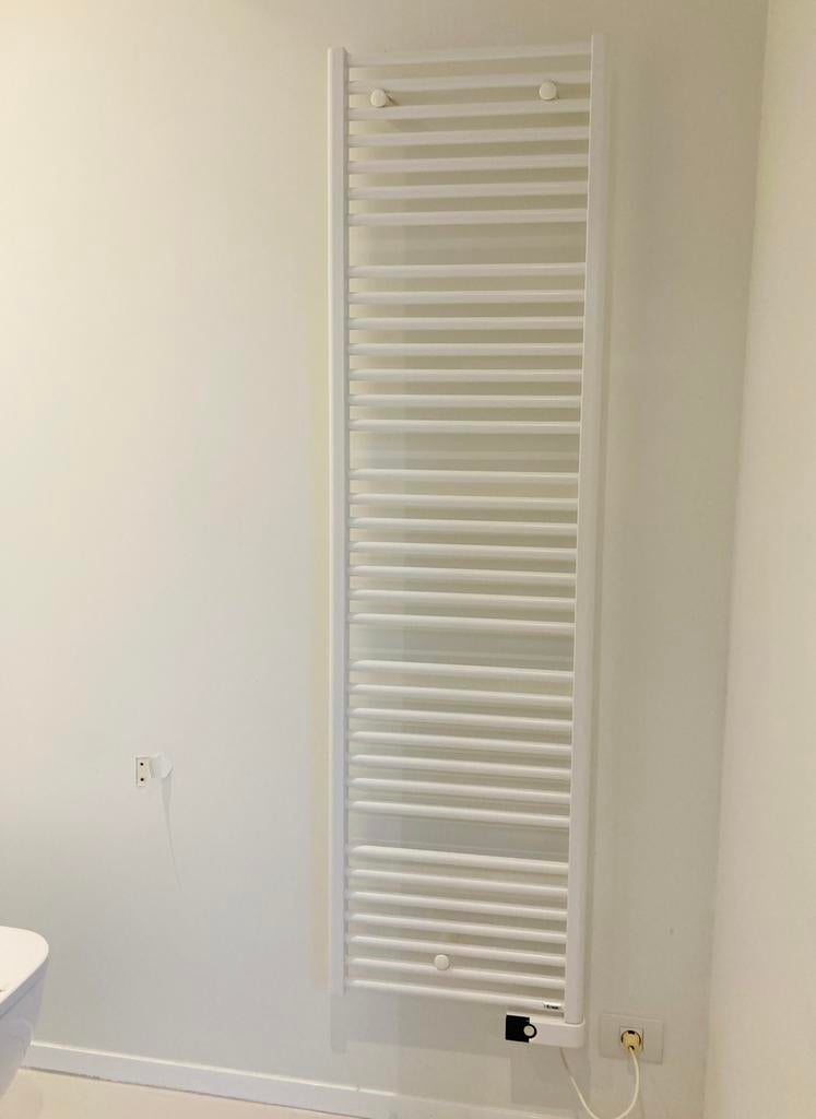 Vasco elektrische handdoekdroger / radiator perfecte staat, Doe-het-zelf en Bouw, Verwarming en Radiatoren, Zo goed als nieuw
