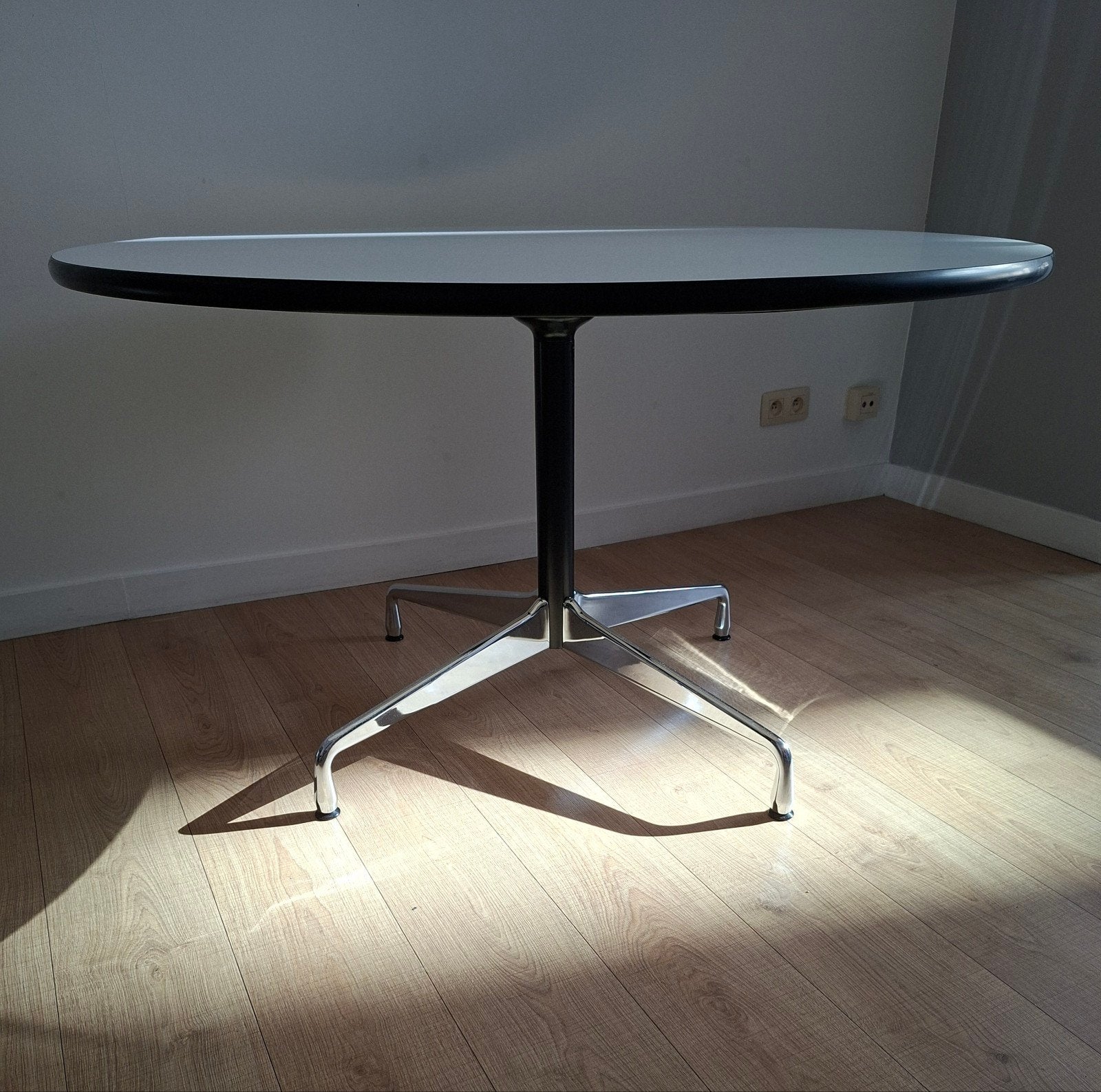 Vitra Eames eettafel, Huis en Inrichting, Ophalen, Zo goed als nieuw