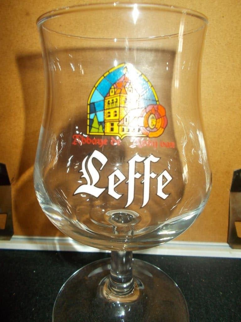 LEFFE - Verre de 25 cl sur socle bas - 80-90's -brass. Grade, Collections, Enlèvement, Utilisé, Verre ou Verres, Leffe