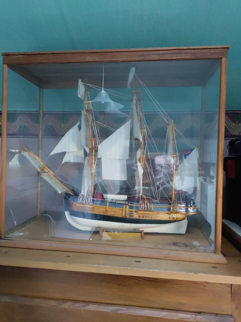 Boot onder raam naar keuze, Hobby en Vrije tijd, Modelbouw | Boten en Schepen, Ophalen, Gebruikt