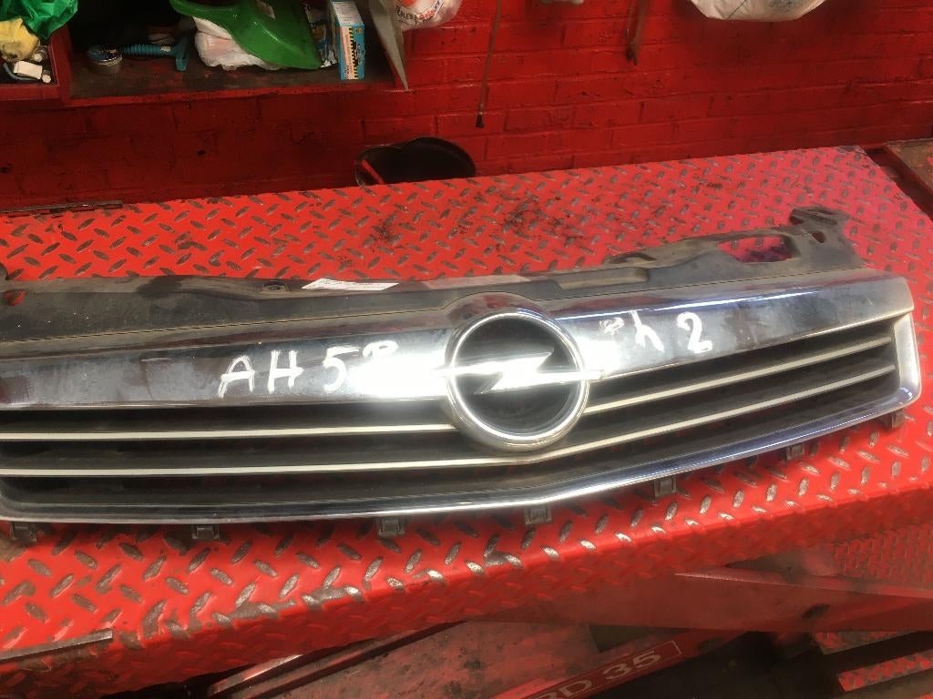 CALANDRE OPEL ASTRA H 5 PORTES, Pare-chocs, RUE BRIGADE PIRON 307, Enlèvement, Utilisé