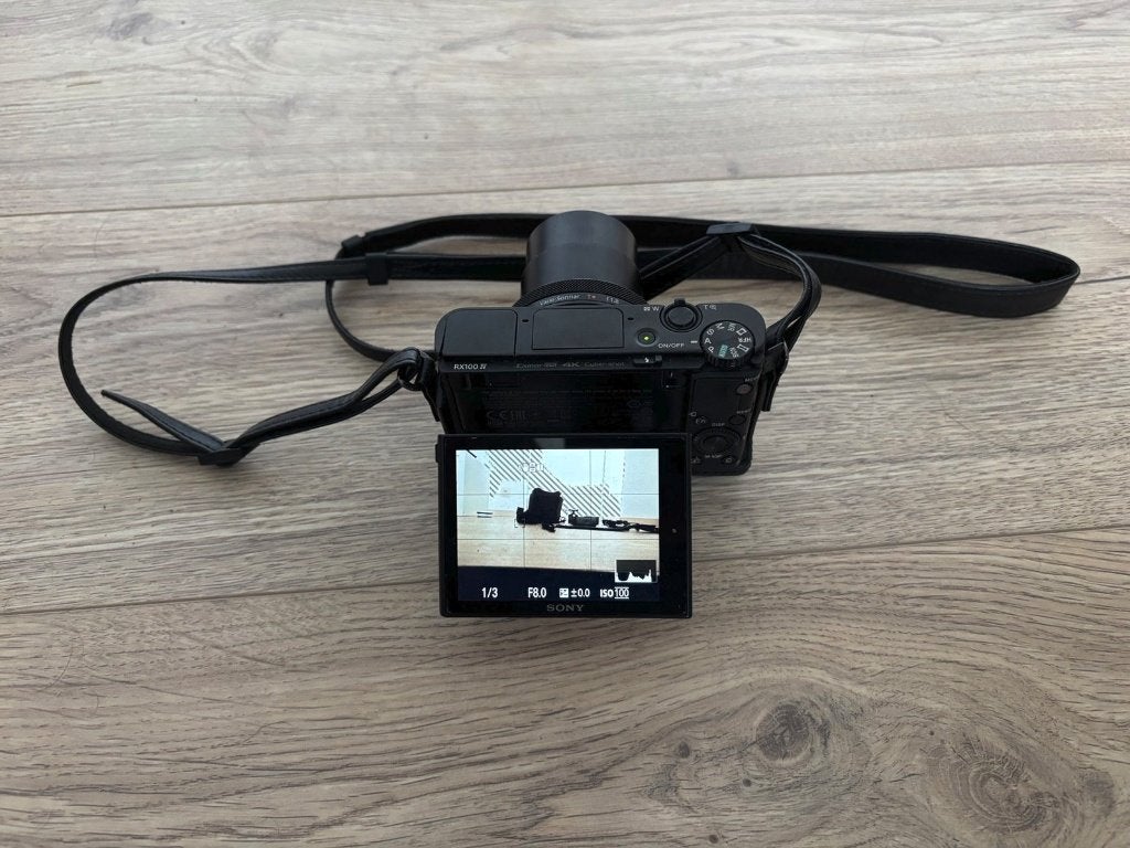 Sony RX100 IV, Gebruikt, Kantelbaar/draaibaar scherm, Accu, Ophalen of Verzenden