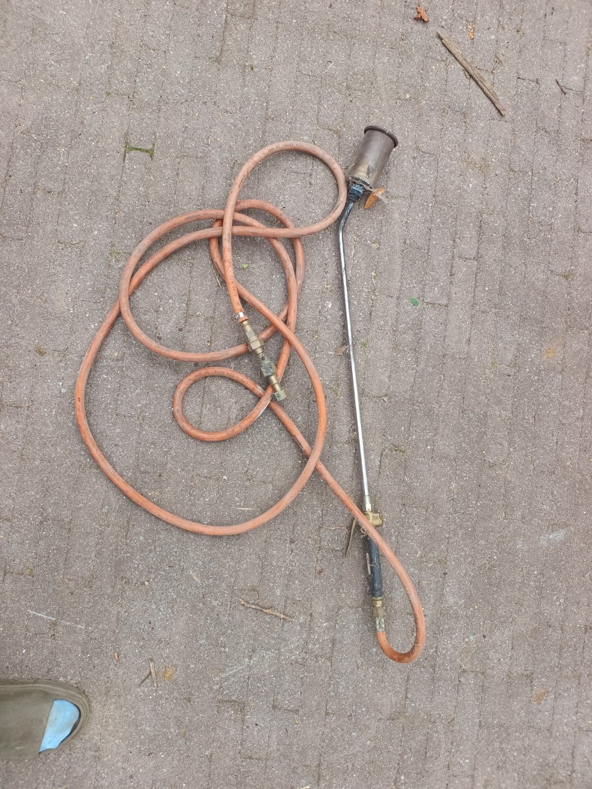 Gasbrander voor onkruid, Ophalen