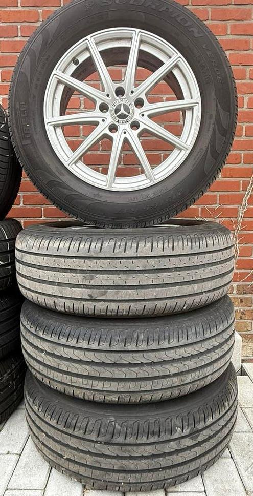 Jantes Mercedes avec de très bons pneus Pirelli, Pneus et Jantes, 215 mm, Pneus été, 17 pouces