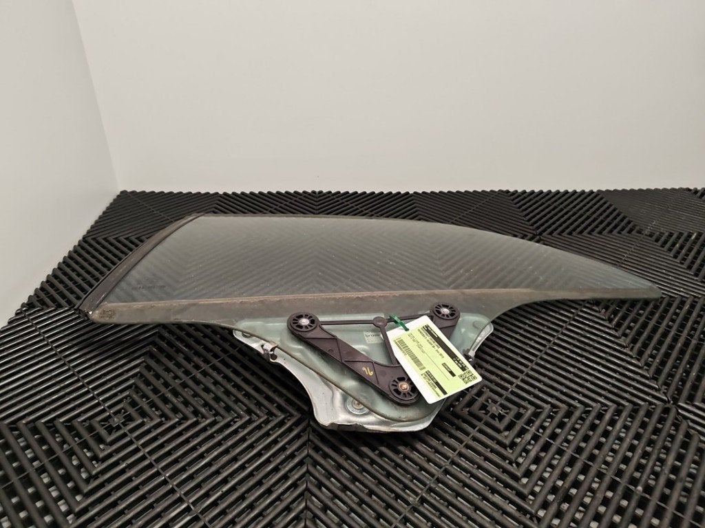 FENETRE OU VITRE DE PORTE GAUCHE E (R207) (|A2076701103|), Mercedes-Benz, Utilisé, Dialog.mb@mercedes-benz.com, Mercedes-Benz AG