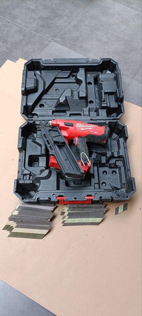 Nagelpistool Milwaukee M18FFN, Ophalen