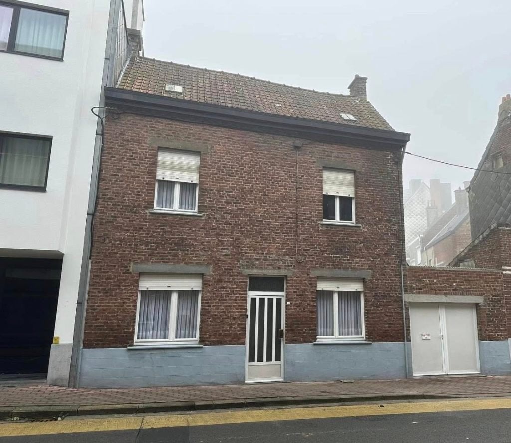 Huis met groot stuk bouwgrond Te Koop in Zottegem, 200 tot 500 m², Provincie Oost-Vlaanderen, ZOTTEGEM