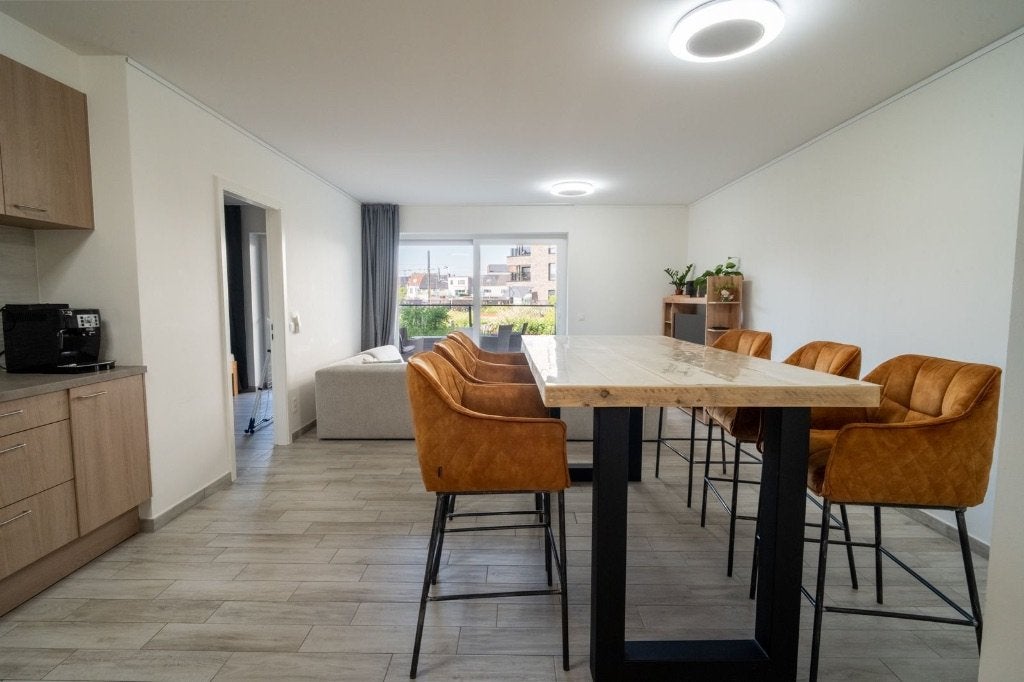 Bartafel + 6 Velvet Barkrukken Jayron – Okergeel (Aalter), Huis en Inrichting, Ophalen, Zo goed als nieuw, 100 tot 150 cm, 50 tot 100 cm