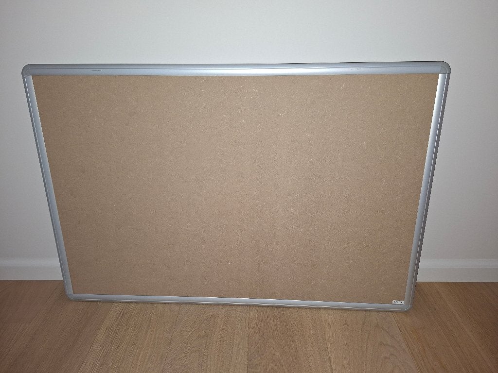 Prikbord met steeknageltjes, Enlèvement, Utilisé, Tableau d'affichage