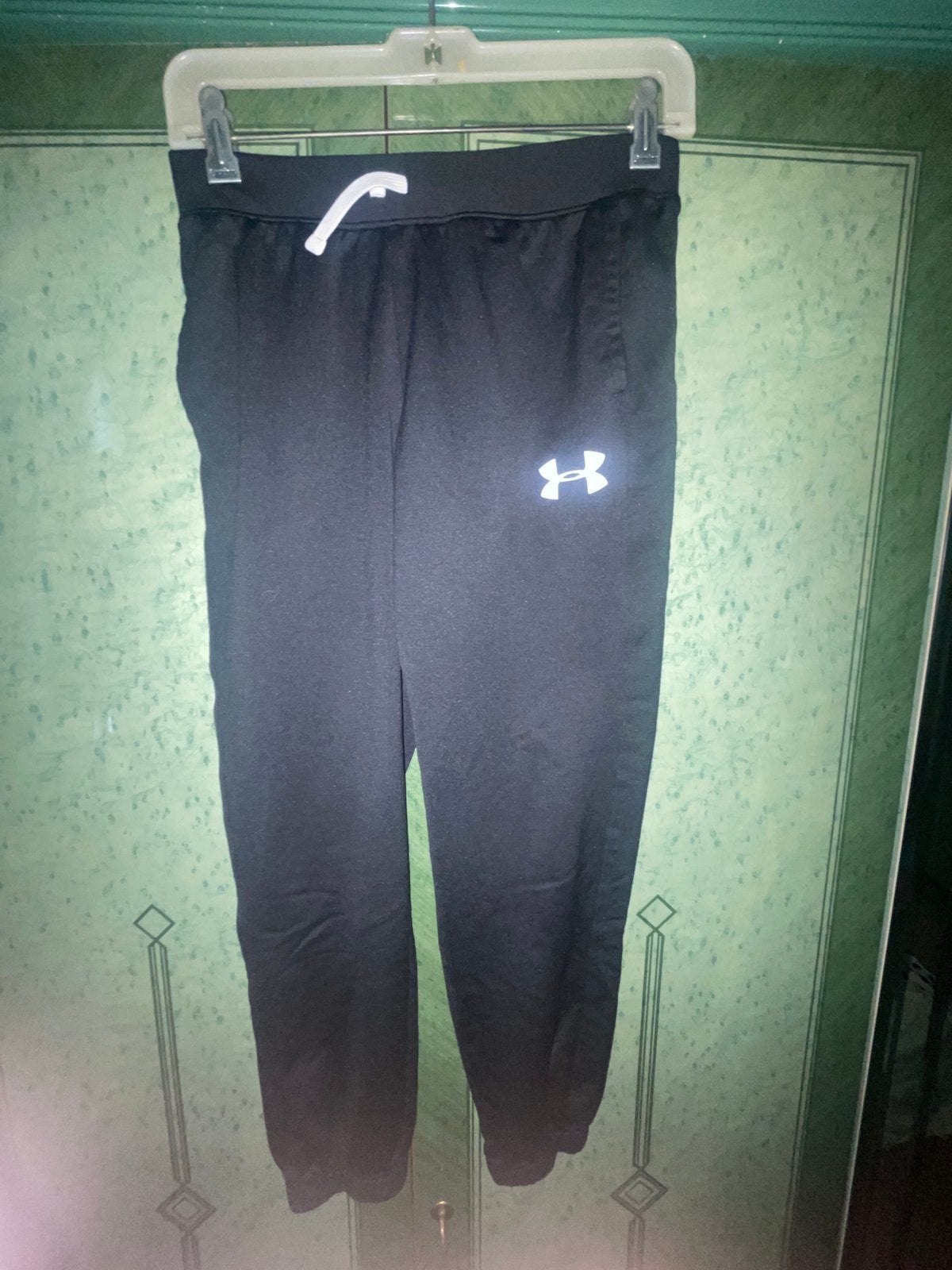Pantalon under armour noir enfants taille 10-12 ans, Ophalen of Verzenden, Zo goed als nieuw