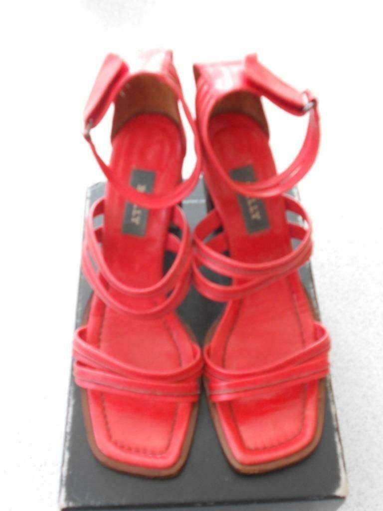 Prachtig paar leren pumps van het luxe merk Bally size 38,5., Kleding | Dames, Schoenen, Gedragen, Pumps, Rood, Ophalen of Verzenden