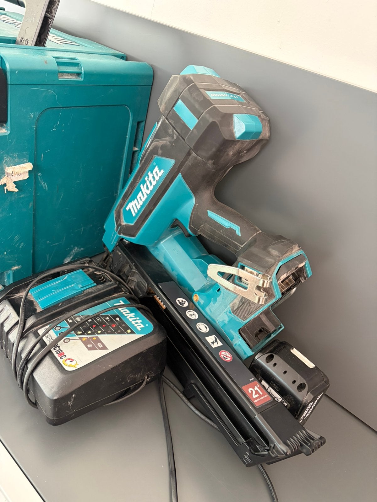 Makita nagepistool, Doe-het-zelf en Bouw, Gereedschap | Boormachines, Ophalen, Zo goed als nieuw