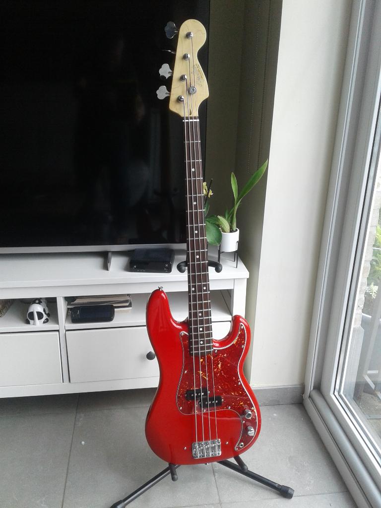 Basse électrique Squier by Fender, Musique & Instruments, Instruments à corde | Guitares | Électriques, Neuf, Fender, Enlèvement