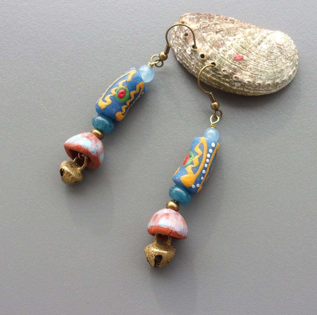 Oorbellen van aquamarijn, keramiek en belletjes, Hangers, Blauw, Nieuw, Ophalen of Verzenden