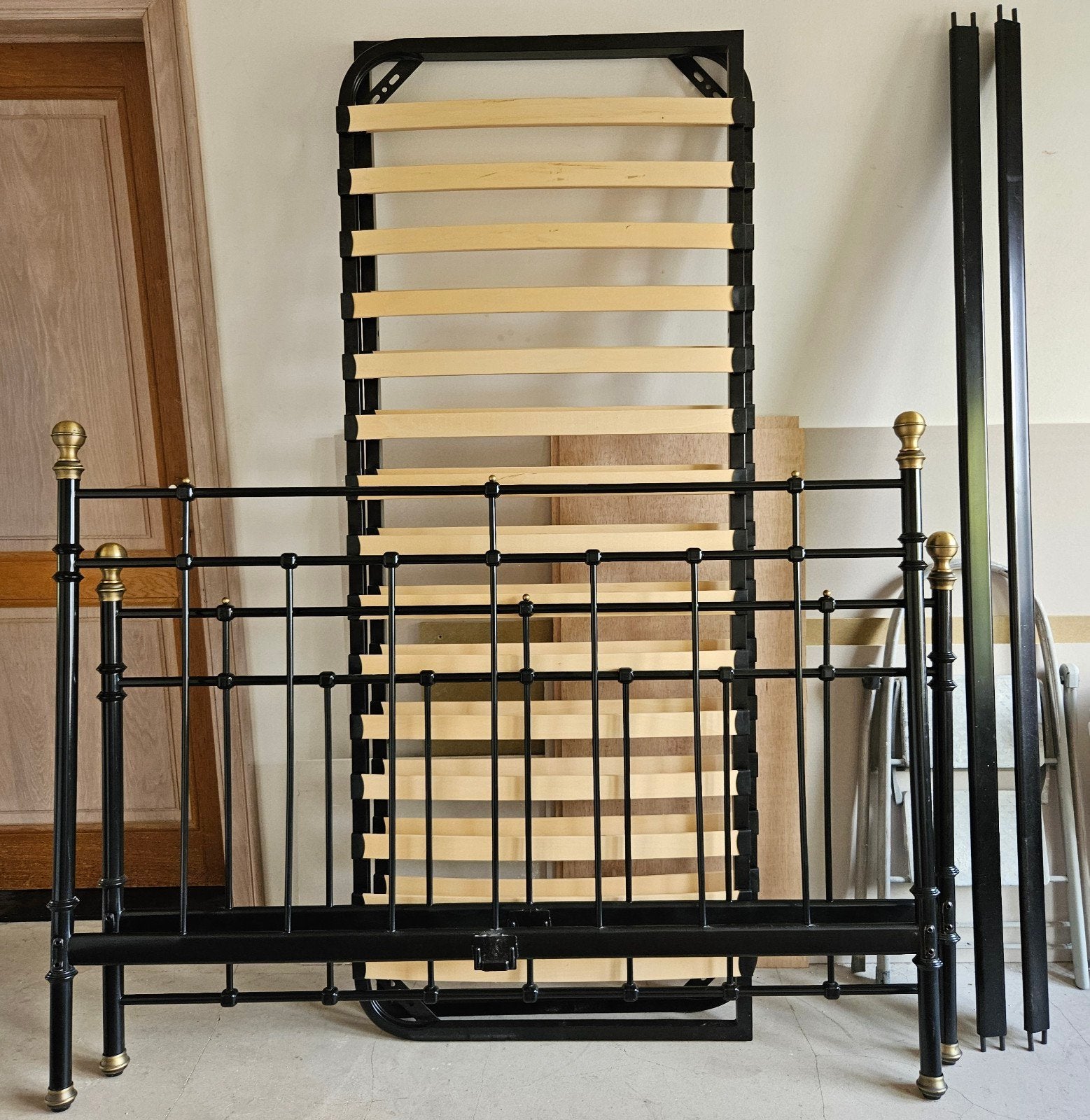 Metalen bedframe zwart (160x200cm) + 2 lattenbodems, Enlèvement, Utilisé, Deux personnes, 160 cm