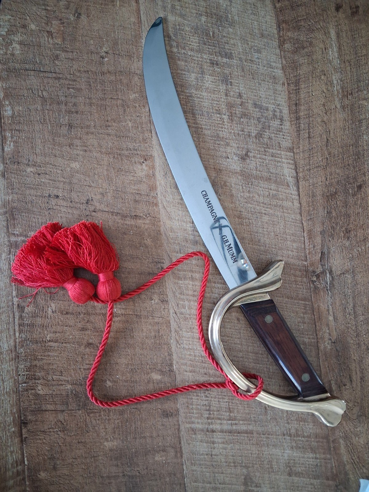 Sabre Champagne G.H.Mumm, Collections, Enlèvement