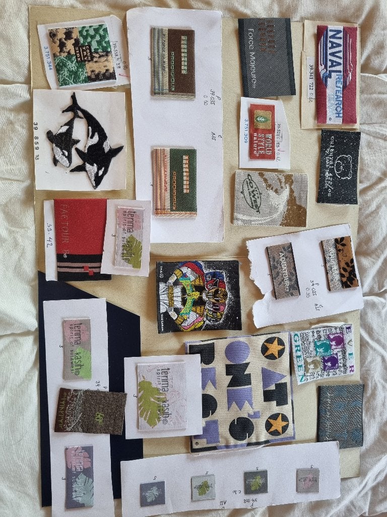 Lot (5)  24 emblemen  / patches  / applicaties, Hobby & Loisirs créatifs, Couture & Fournitures, Enlèvement ou Envoi, Neuf, Application