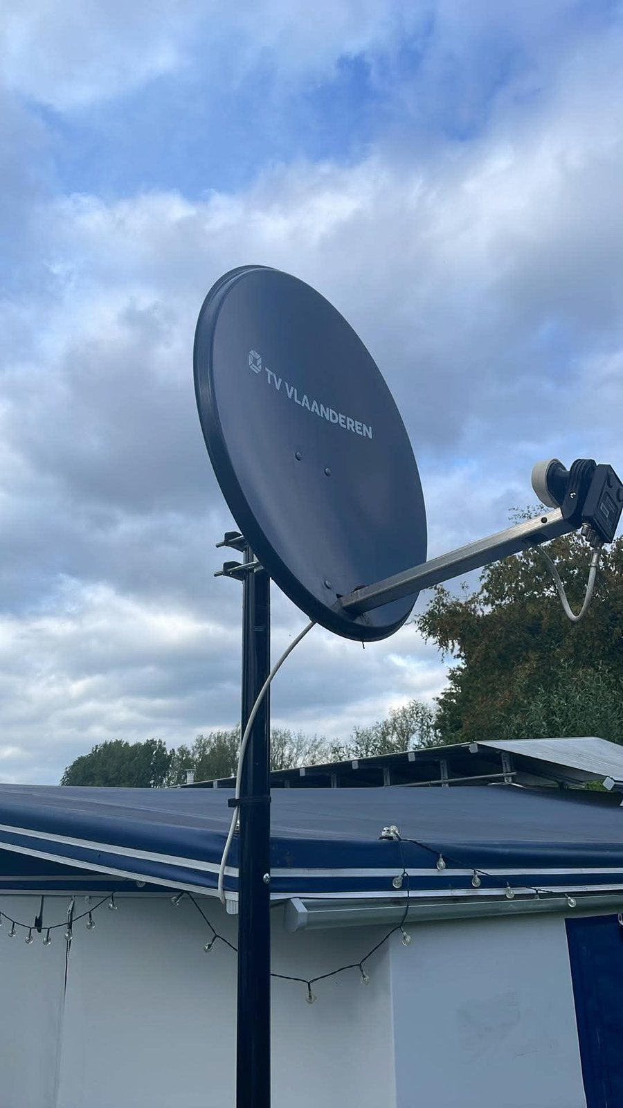 Compleet set sateliet Tv Vlaanderen, Ophalen, Zo goed als nieuw, (Schotel)antenne