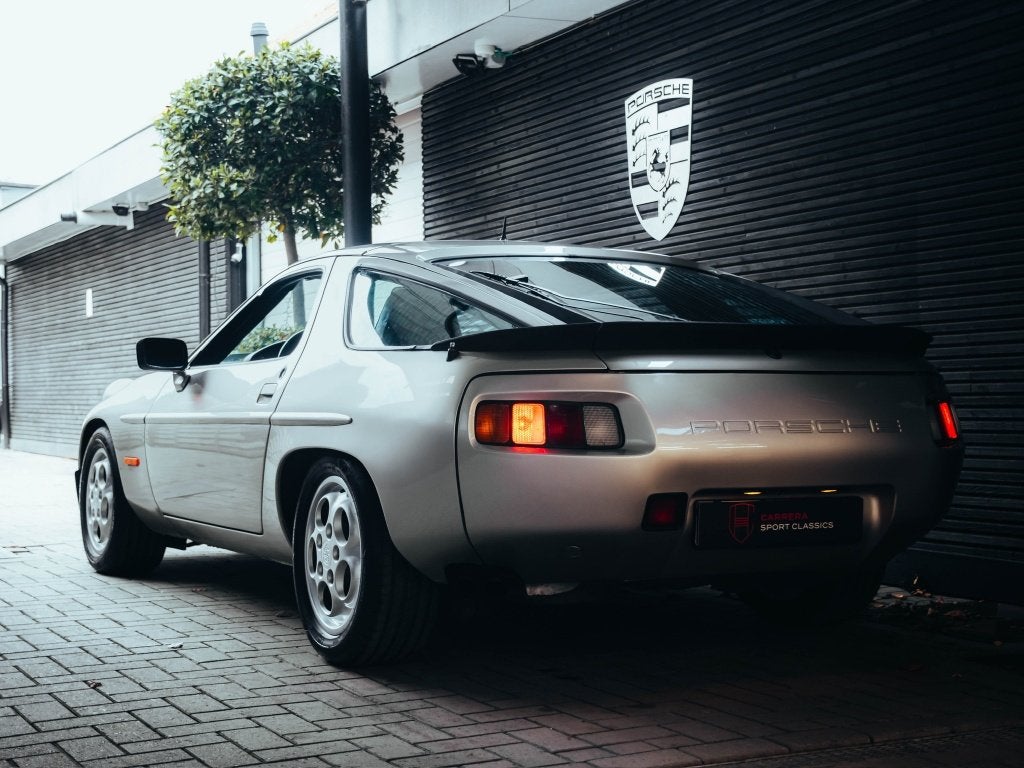 Porsche 928 S Coupé manual gearbox 4.7 S Coupé (bj 1983), Auto's, Oldtimers, 4 zetels, https://public.car-pass.be/vhr/83771bd7-9940-4c52-b907-baa0597724e1