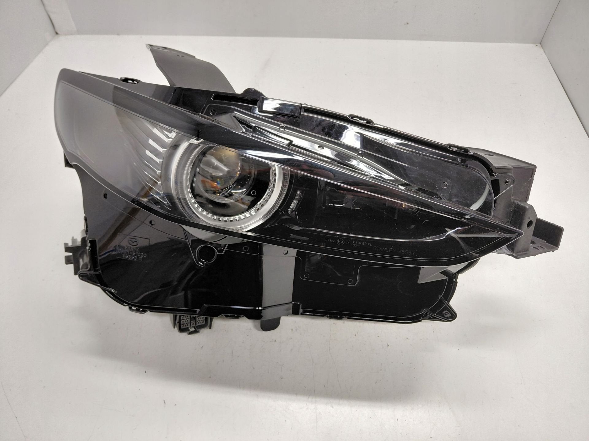 Phare Mazda CX30 DFR7-51030, Shinchi, Fuchu-Cho 3-1
730-8670  Hiroshima, Mazda Motor Corporation, Info@mazda.co.jp, Mazda