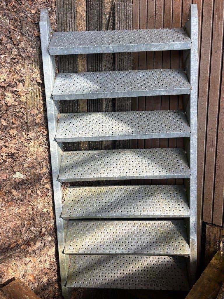 Escalier en métal extérieur 5 ou 7 marches, Bricolage & Construction, Enlèvement, Utilisé, Escalier, 2 à 4 mètres