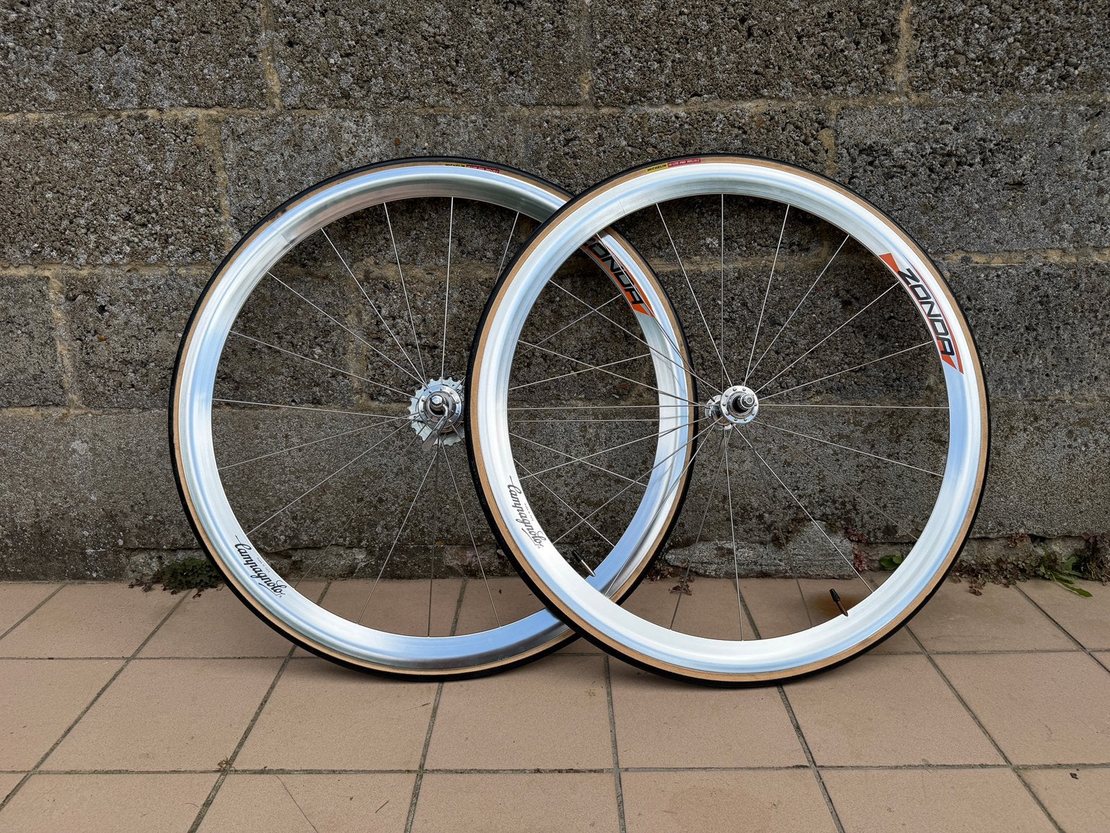 Pneus Campagnolo Zonda Wheelset EN ÉTAT NEUF, Enlèvement ou Envoi, Comme neuf