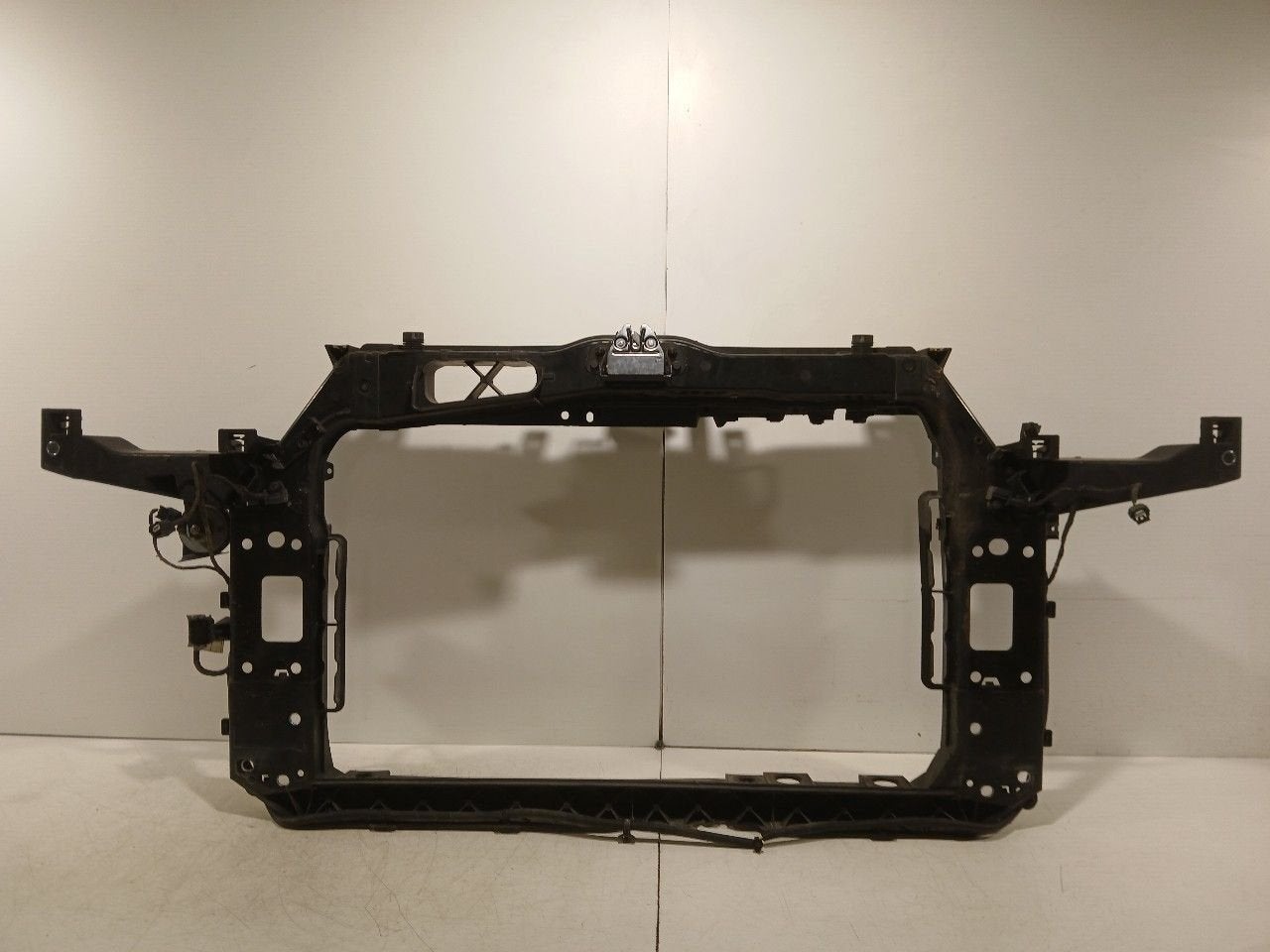 Voorfront slotplaat SsangYong Tivoli, Auto-onderdelen, Onderdelen@venauto.nl, Van der Ven Autorecycling B.V., Gebruikt, Ettenseweg 76, 4706 PB Roosendaal, The Netherlands
