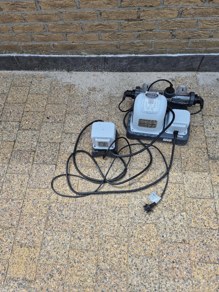 intex eco 8220t Zoutelektrolyse, Ophalen, Gebruikt