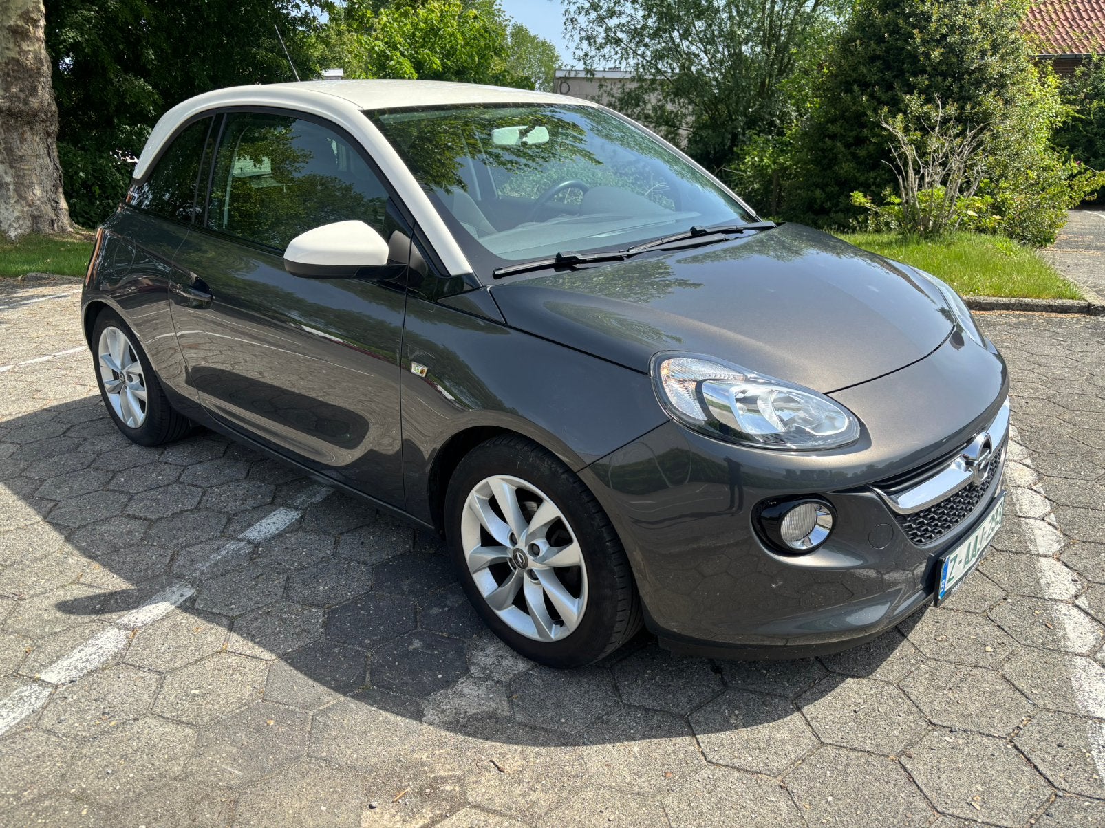 Zeer mooie Opel Adam 2016 benzine met 46000 km en garantie., Auto's, Opel, Voorwielaandrijving, Bedrijf, 1200 cc, 125 g/km