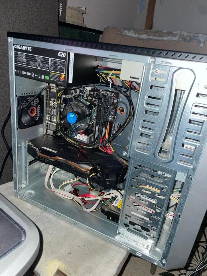 ASUS H97M-E, 16GB DDR3 RAM (1600MHz) ANDİ7-4790, Ophalen, Gebruikt, Geperforeerd, Geperforeerd