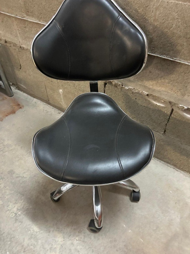 Salon stoel, Ophalen, Gebruikt, Info@queenseven.be, Eén