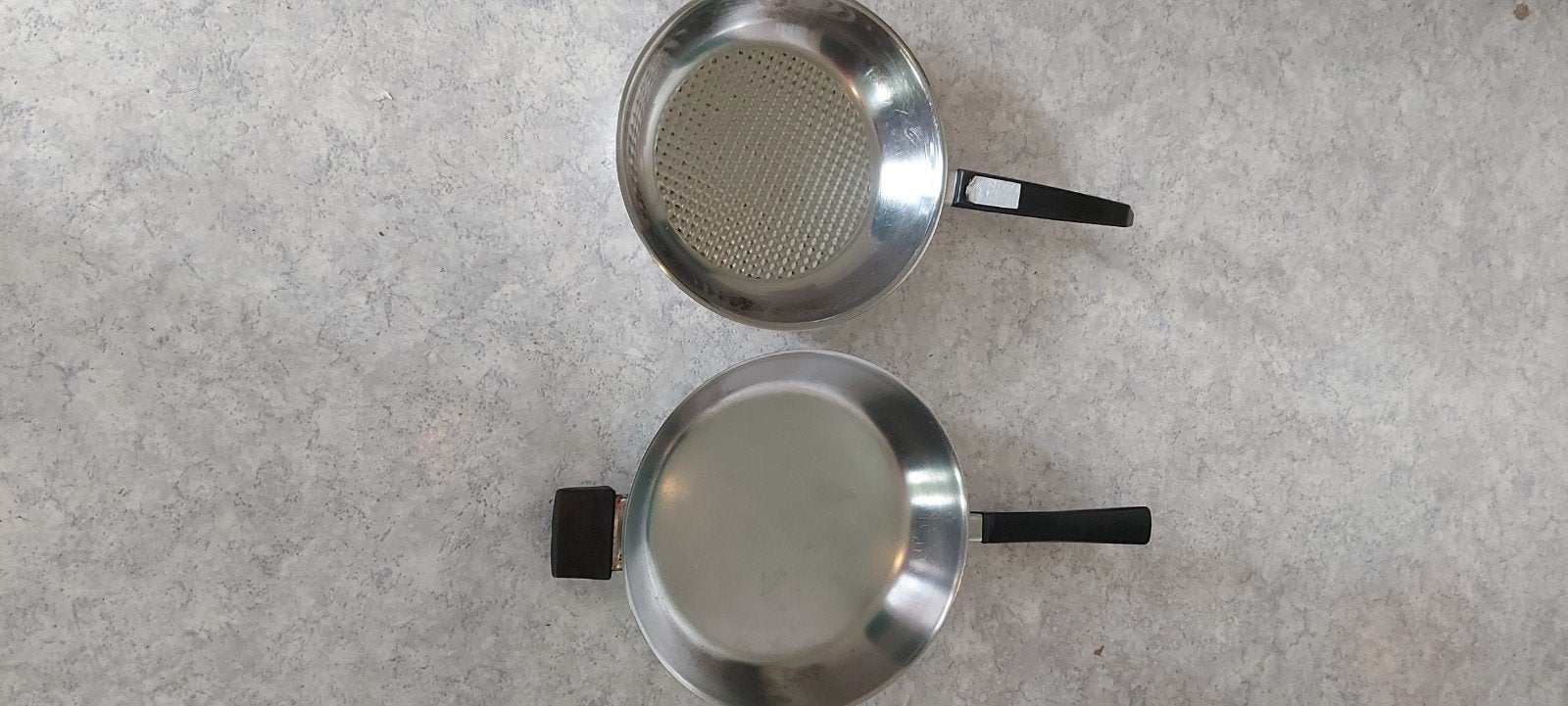 2 poêles, Maison & Meubles, Cuisine | Casseroles & Poêles, Comme neuf, Poêle à frire ou Sauteuse, Inox, Envoi