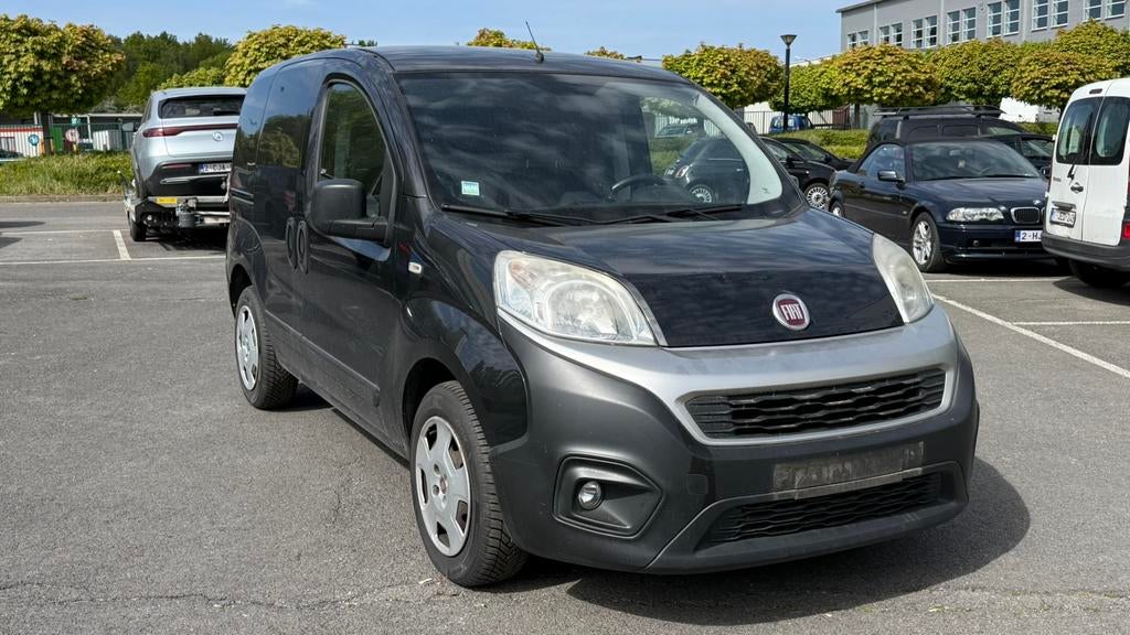 Fiat Fiorino 1.3 jtd motor defect/ 12-2016 /124.000 km, Auto's, 4 deurs, Euro 6, 4 cilinders, Zwart