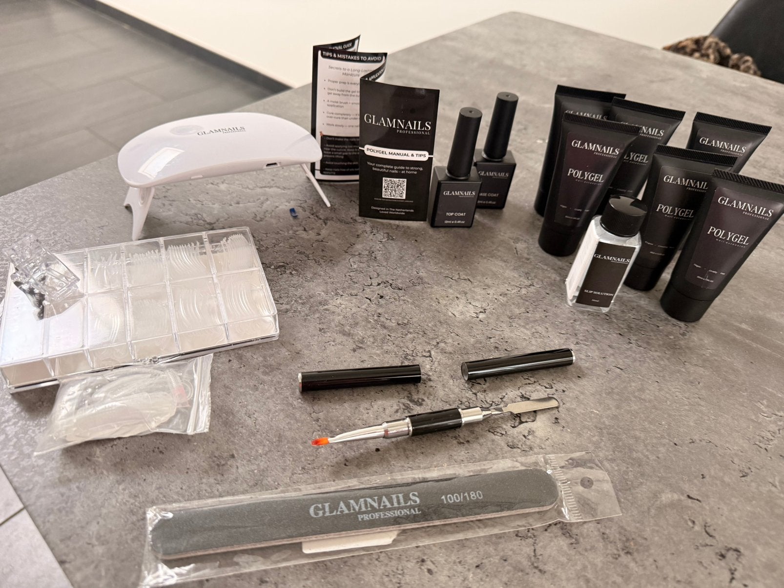 Kit voor zelf gelnagels te zetten, Ophalen, Zo goed als nieuw