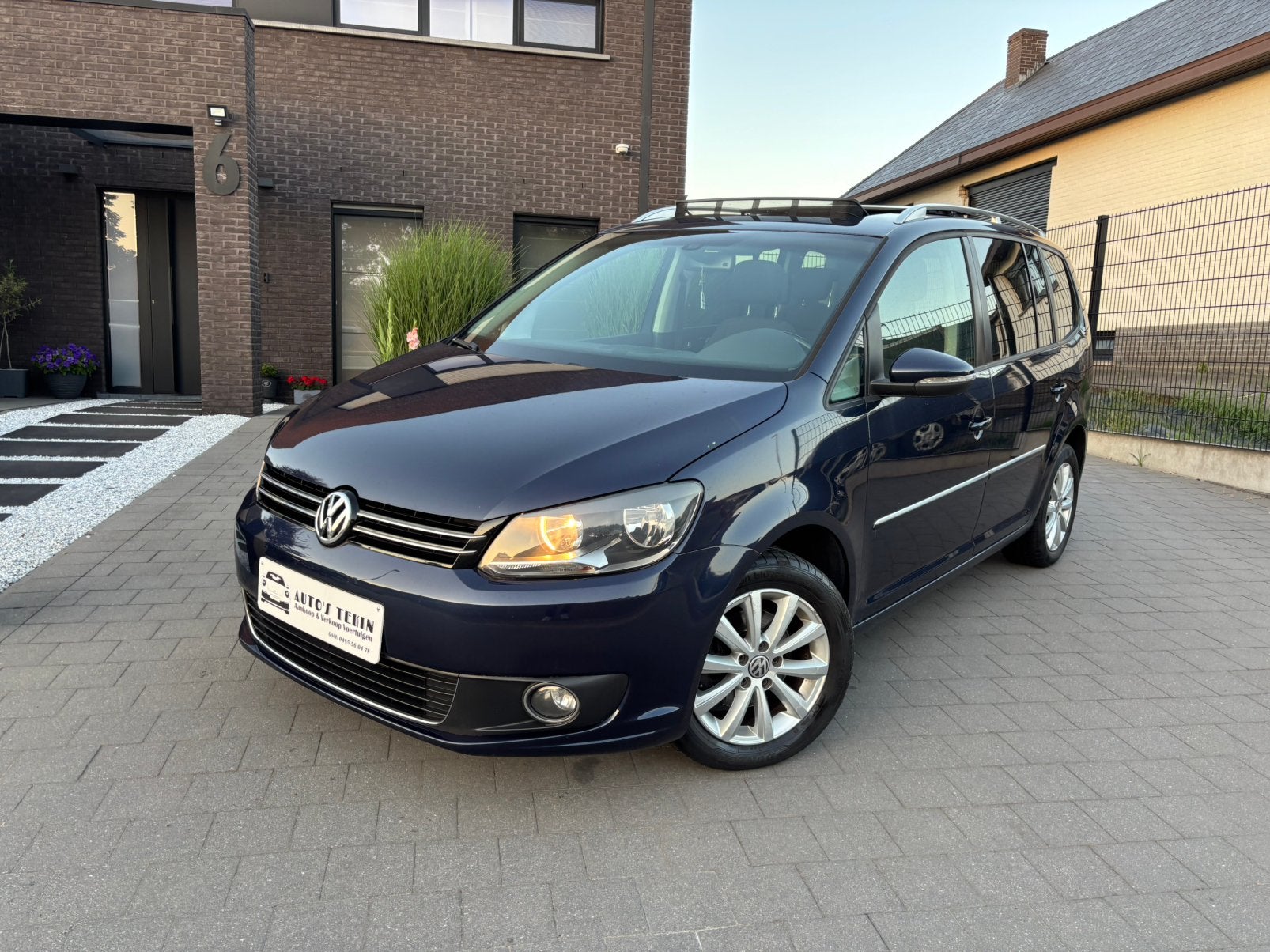 VW Touran - 1.6 TDI DSG Automaat | HighLine, Auto's, Monovolume, 4 cilinders, Alcantara, Bedrijf