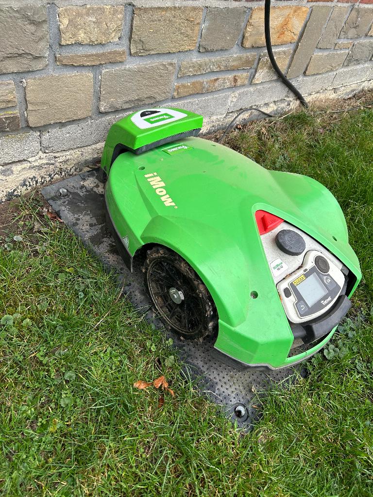 Robot tondeuse avec station de recharge, Jardin & Terrasse, Tondeuses robotisées, Enlèvement, Utilisé, Stihl
