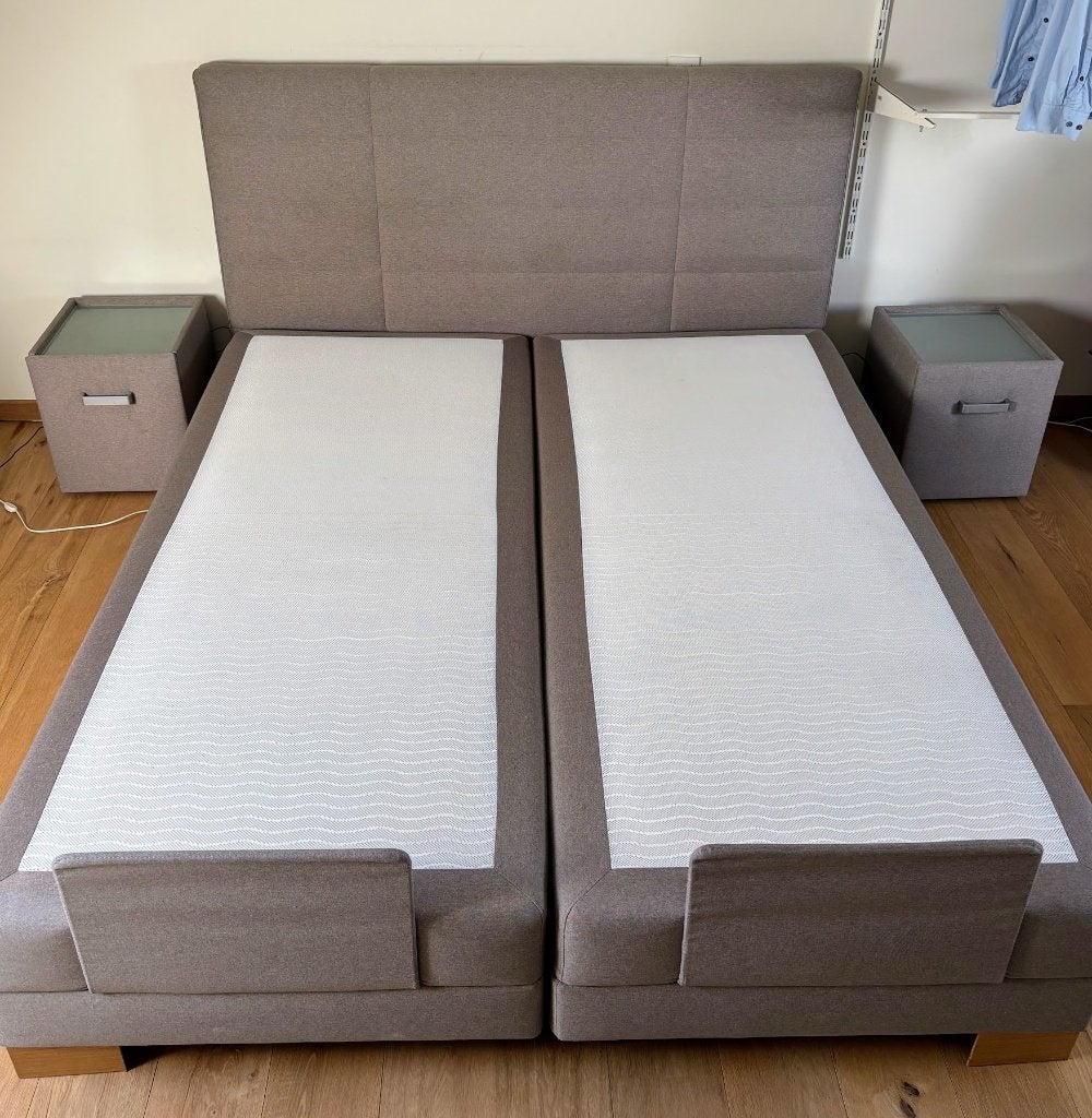Sommier électrique 180x210 + 2 armoires et tête de lit, Maison & Meubles, Modern / Tijdloos, Gris, 210 cm, Enlèvement