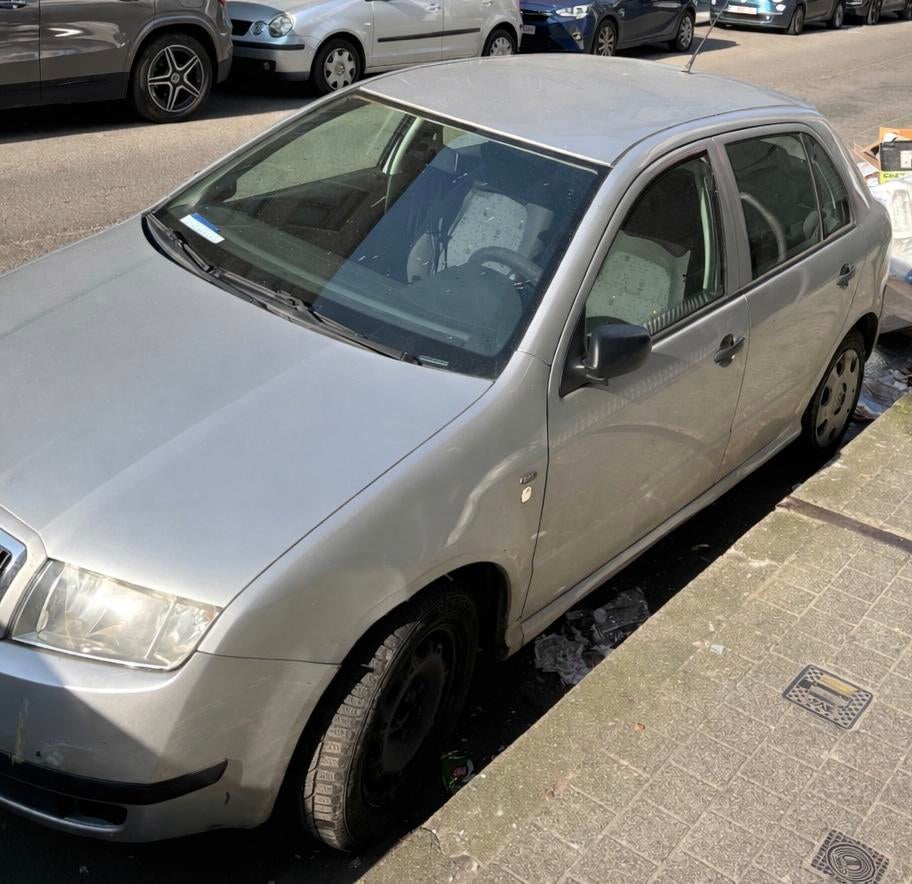 Skoda Fabia 1.4, Autos, Skoda, Particulier, Fabia, Essence, Euro 3, 5 portes, Boîte manuelle, Argent ou Gris, Noir, Enlèvement
