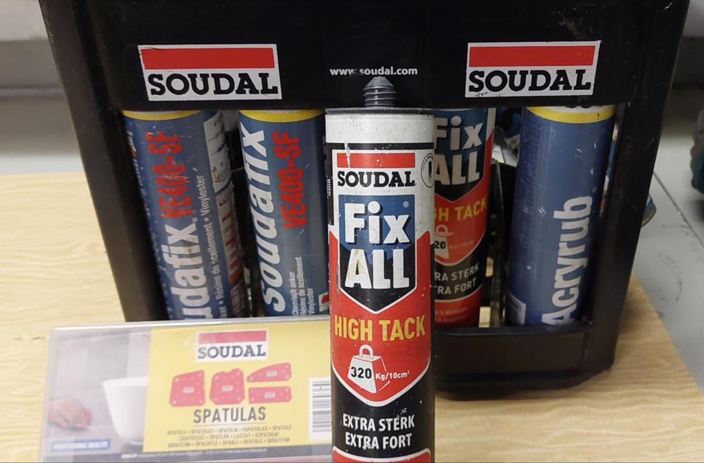 Soudal Fix All High Tack Acryrub Lot + meer / Draagbak Nieuw, Doe-het-zelf en Bouw, Kratten en Dozen, Ophalen